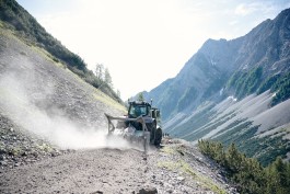 Erdarbeiten Scheeraeumung Wegsanierung Bagger Grabungen Erdbewegung Bagger Tirol Terfens Orgler Notruf Notdienst Unwetter Rohrbrüche Rohrbruch Erdbewegung Schwaz