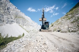 Erdarbeiten Scheeraeumung Wegsanierung Bagger Grabungen Erdbewegung Bagger Tirol Terfens Orgler Notruf Notdienst Unwetter Rohrbrüche Rohrbruch Erdbewegung Schwaz