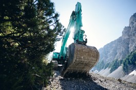 Erdarbeiten Scheeraeumung Wegsanierung Bagger Grabungen Erdbewegung Bagger Tirol Terfens Orgler Notruf Notdienst Unwetter Rohrbrüche Rohrbruch Erdbewegung Schwaz
