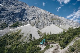 Erdarbeiten Scheeraeumung Wegsanierung Bagger Grabungen Erdbewegung Bagger Tirol Terfens Orgler Notruf Notdienst Unwetter Rohrbrüche Rohrbruch Erdbewegung Schwaz