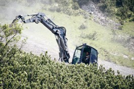 Erdarbeiten Scheeraeumung Wegsanierung Bagger Grabungen Erdbewegung Bagger Tirol Terfens Orgler Notruf Notdienst Unwetter Rohrbrüche Rohrbruch Erdbewegung Schwaz