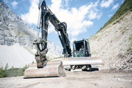 Erdarbeiten Scheeraeumung Wegsanierung Bagger Grabungen Erdbewegung Bagger Tirol Terfens Orgler Notruf Notdienst Unwetter Rohrbrüche Rohrbruch Erdbewegung Schwaz