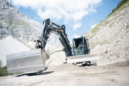 Erdarbeiten Scheeraeumung Wegsanierung Bagger Grabungen Erdbewegung Bagger Tirol Terfens Orgler Notruf Notdienst Unwetter Rohrbrüche Rohrbruch Erdbewegung Schwaz