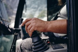 Erdarbeiten Scheeraeumung Wegsanierung Bagger Grabungen Erdbewegung Bagger Tirol Terfens Orgler Notruf Notdienst Unwetter Rohrbrüche Rohrbruch Erdbewegung Schwaz
