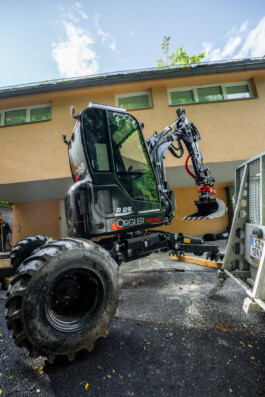Erdarbeiten Scheeraeumung Wegsanierung Bagger Grabungen Erdbewegung Bagger Tirol Terfens Orgler Notruf Notdienst Unwetter Rohrbrüche Rohrbruch Erdbewegung Schwaz