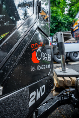 Erdarbeiten Scheeraeumung Wegsanierung Bagger Grabungen Erdbewegung Bagger Tirol Terfens Orgler Notruf Notdienst Unwetter Rohrbrüche Rohrbruch Erdbewegung Schwaz