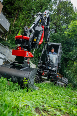 Erdarbeiten Scheeraeumung Wegsanierung Bagger Grabungen Erdbewegung Bagger Tirol Terfens Orgler Notruf Notdienst Unwetter Rohrbrüche Rohrbruch Erdbewegung Schwaz